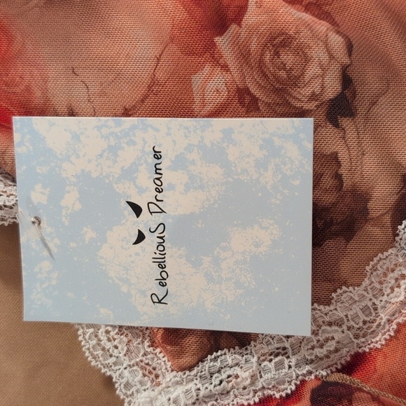 Rebellious Dreamer Blouse, Floral, layered on the bottom, size Medium Junior,New - Picture 4 of 8